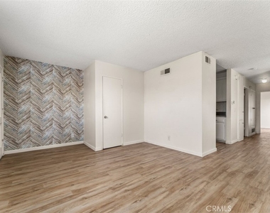 8115 Woolburn Drive - Photo Thumbnail 5