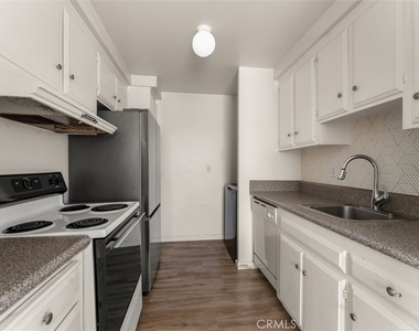 8115 Woolburn Drive - Photo Thumbnail 7