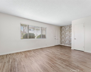 8115 Woolburn Drive - Photo Thumbnail 4