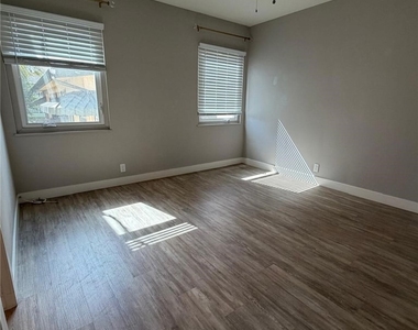 1739 E Appleton St - Photo Thumbnail 10