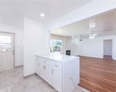 8002 San Luis - Photo Thumbnail 6
