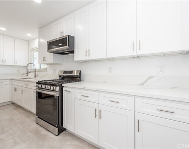 8002 San Luis - Photo Thumbnail 9