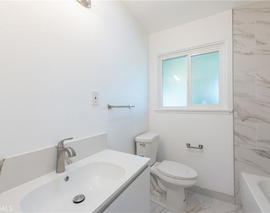 8002 San Luis - Photo Thumbnail 14