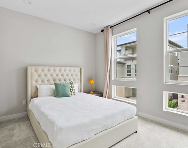 181 Pin Lane - Photo Thumbnail 11