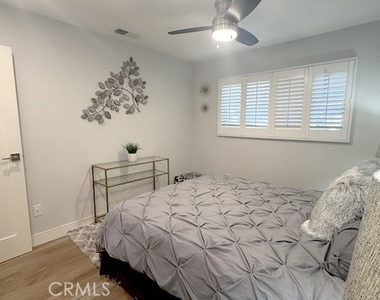 2801 N Los Felices Circle E - Photo Thumbnail 12