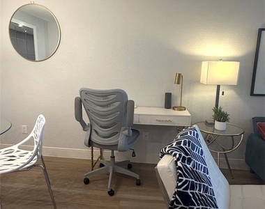 2801 N Los Felices Circle E - Photo Thumbnail 5