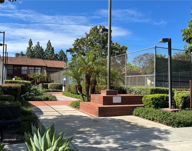 1010 W Macarthur - Photo Thumbnail 2