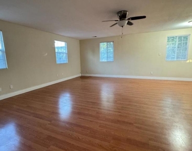7610 Miller Avenue - Photo Thumbnail 12