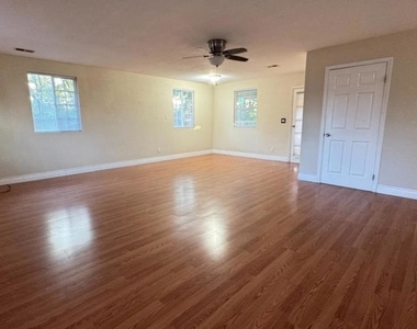 7610 Miller Avenue - Photo Thumbnail 13