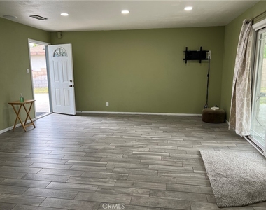 722 Forest Park Drive - Photo Thumbnail 4