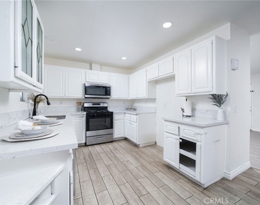 11945 Bornite Avenue - Photo Thumbnail 12