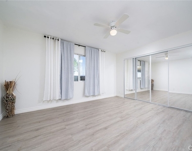 11945 Bornite Avenue - Photo Thumbnail 17