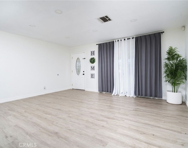 11945 Bornite Avenue - Photo Thumbnail 9