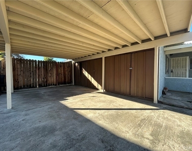 948 Barbra Lane - Photo Thumbnail 4