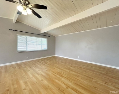 948 Barbra Lane - Photo Thumbnail 13