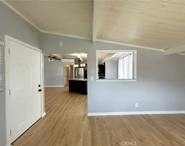 948 Barbra Lane - Photo Thumbnail 7