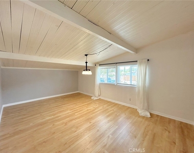 948 Barbra Lane - Photo Thumbnail 6