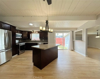 948 Barbra Lane - Photo Thumbnail 8