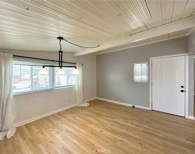 948 Barbra Lane - Photo Thumbnail 5