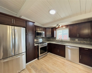948 Barbra Lane - Photo Thumbnail 11