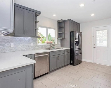 242 W Linden Ave. - Photo Thumbnail 4