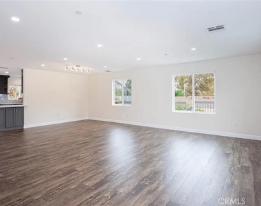 242 W Linden Ave. - Photo Thumbnail 2
