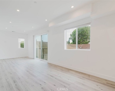 10853 Otsego Street - Photo Thumbnail 4