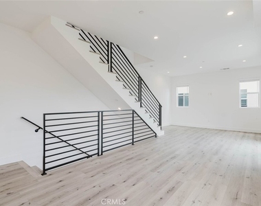 10853 Otsego Street - Photo Thumbnail 11