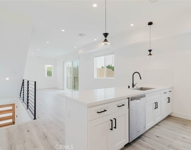 10853 Otsego Street - Photo Thumbnail 5