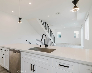 10853 Otsego Street - Photo Thumbnail 7