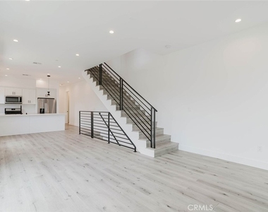 10853 Otsego Street - Photo Thumbnail 12