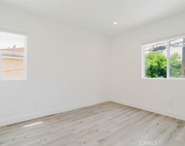 10853 Otsego Street - Photo Thumbnail 14