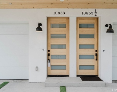 10853 Otsego Street - Photo Thumbnail 3