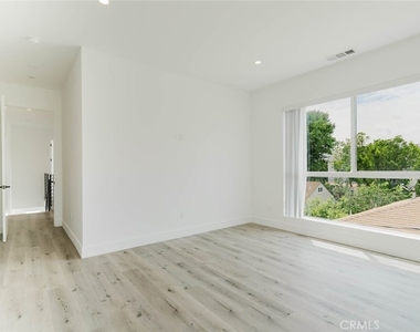 10853 Otsego Street - Photo Thumbnail 18