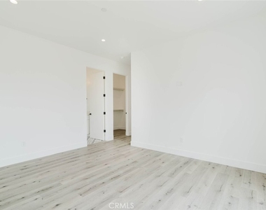 10853 Otsego Street - Photo Thumbnail 19
