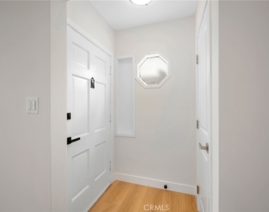 2519 Manhattan Avenue - Photo Thumbnail 2
