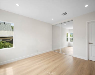 2519 Manhattan Avenue - Photo Thumbnail 14