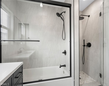2519 Manhattan Avenue - Photo Thumbnail 16