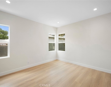 2519 Manhattan Avenue - Photo Thumbnail 17