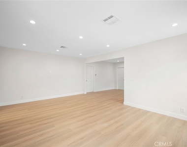 2519 Manhattan Avenue - Photo Thumbnail 4