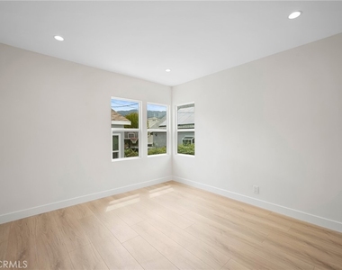2519 Manhattan Avenue - Photo Thumbnail 13