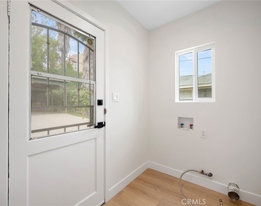 2519 Manhattan Avenue - Photo Thumbnail 19
