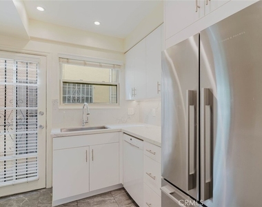 5962 San Vicente Boulevard - Photo Thumbnail 18