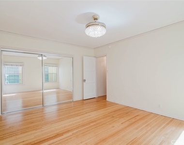 5962 San Vicente Boulevard - Photo Thumbnail 30