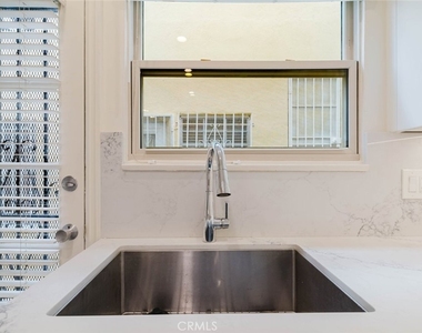 5962 San Vicente Boulevard - Photo Thumbnail 20