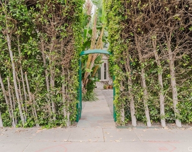 5962 San Vicente Boulevard - Photo Thumbnail 5