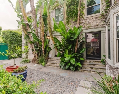 5962 San Vicente Boulevard - Photo Thumbnail 1