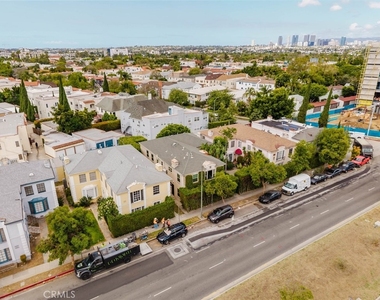 5962 San Vicente Boulevard - Photo Thumbnail 34