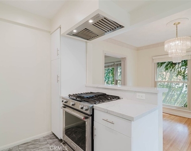 5962 San Vicente Boulevard - Photo Thumbnail 17