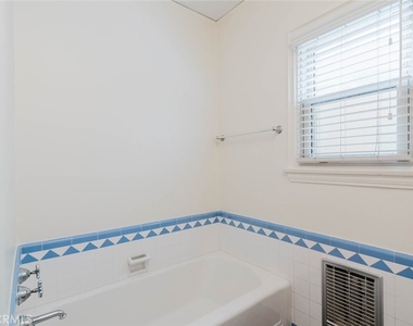 5962 San Vicente Boulevard - Photo Thumbnail 24